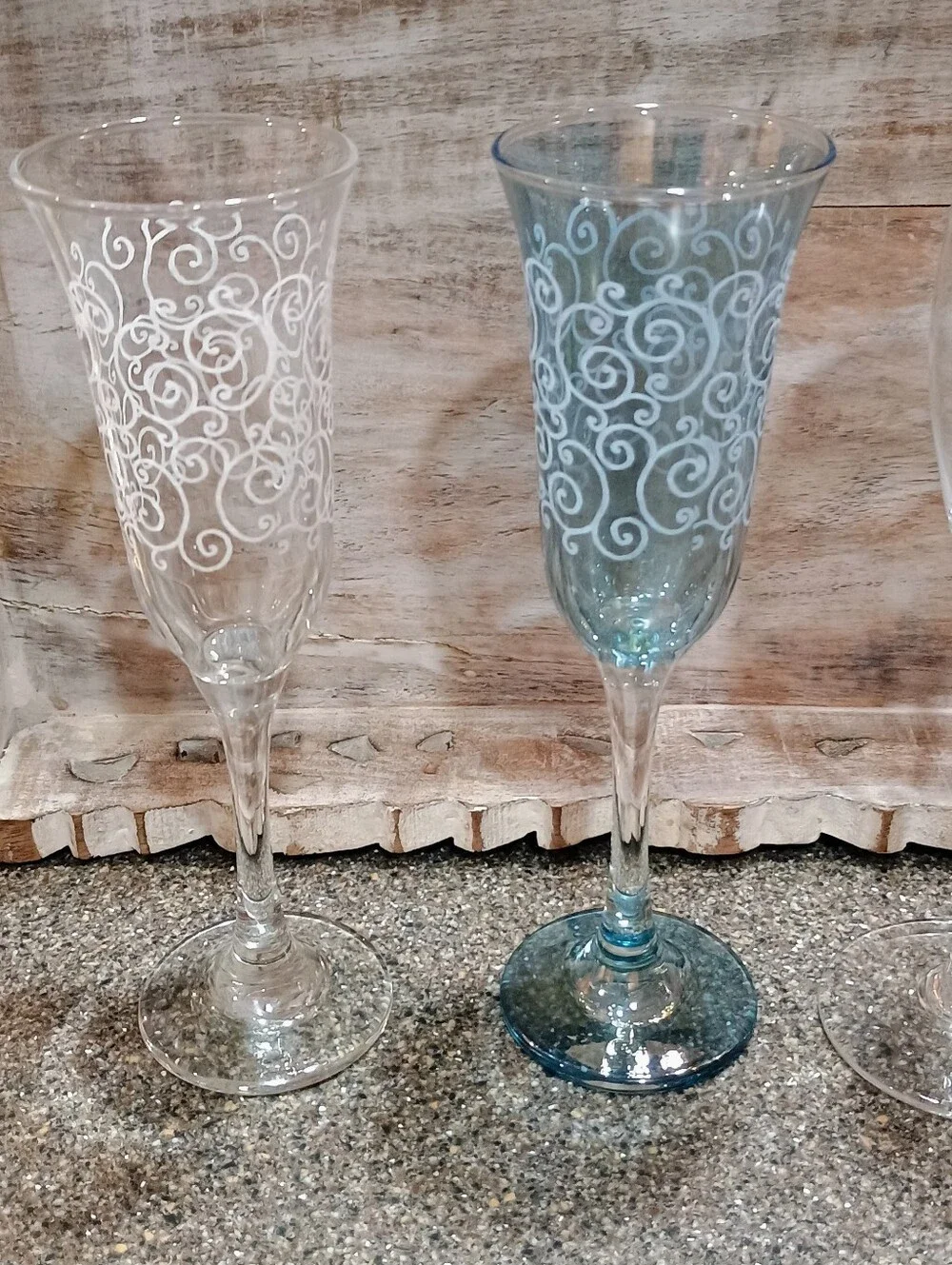 Four Miscellaneous Champagne Glasses - Picture 10 of 10